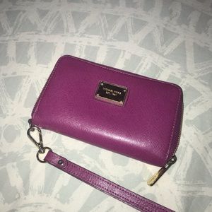 Micheal Kors Wallet ( Magenta )